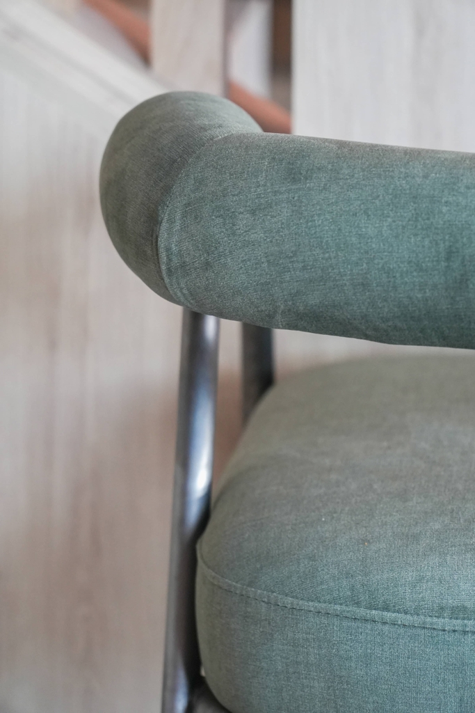 Rivius Verde – Ghế Vải Với Tựa Cuộn Khung Kim Loại