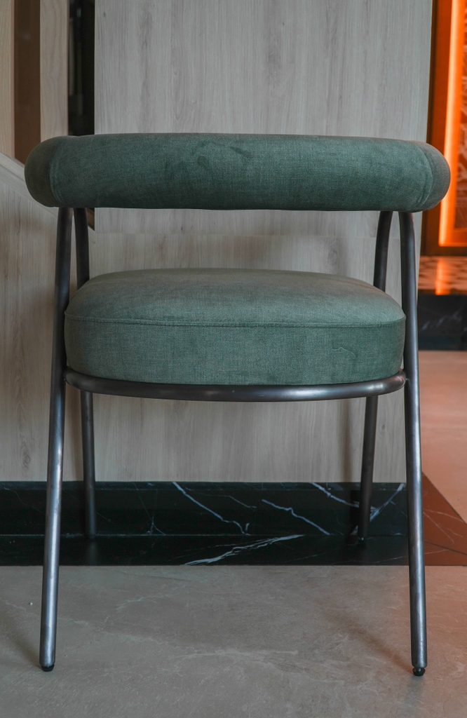 Rivius Verde – Ghế Vải Với Tựa Cuộn Khung Kim Loại