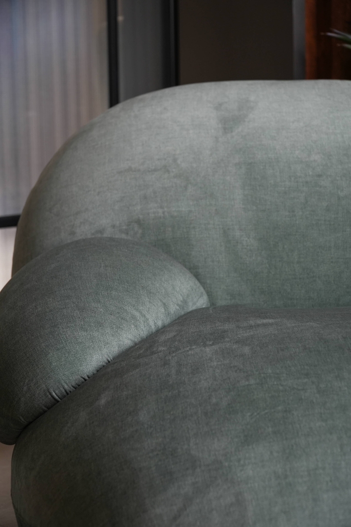 Rivius Overa – Ghế Bành Tựa Phồng Bọc Vải Cỡ Lớn