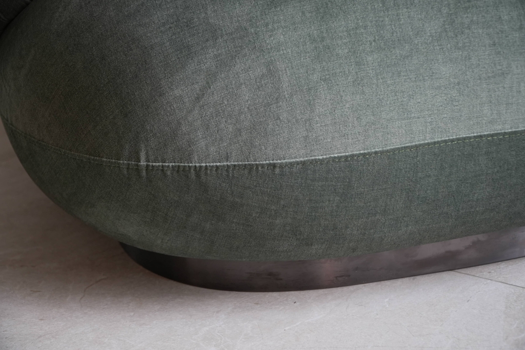 Rivius Overa – Ghế Bành Tựa Phồng Bọc Vải Cỡ Lớn