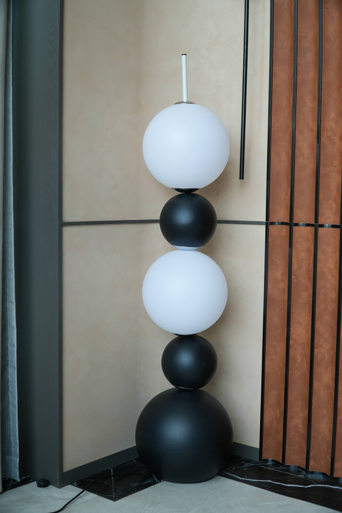 Rivius Orbivra – Đèn Sàn Nghệ Thuật Khối Cầu Tương Phản Trắng Đen