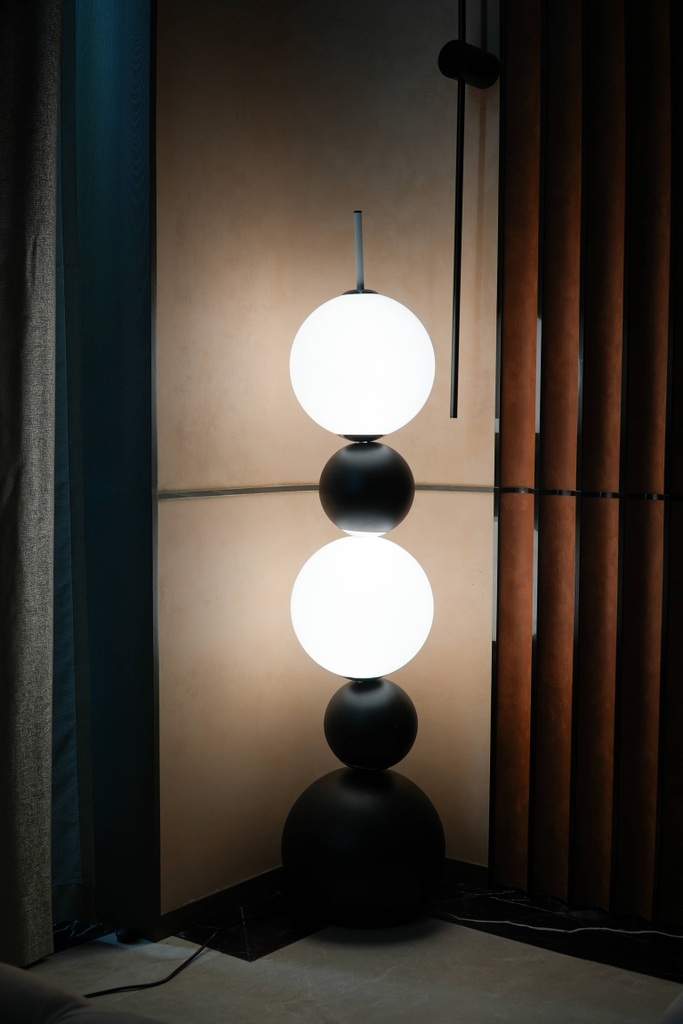 Rivius Orbivra – Đèn Sàn Nghệ Thuật Khối Cầu Tương Phản Trắng Đen