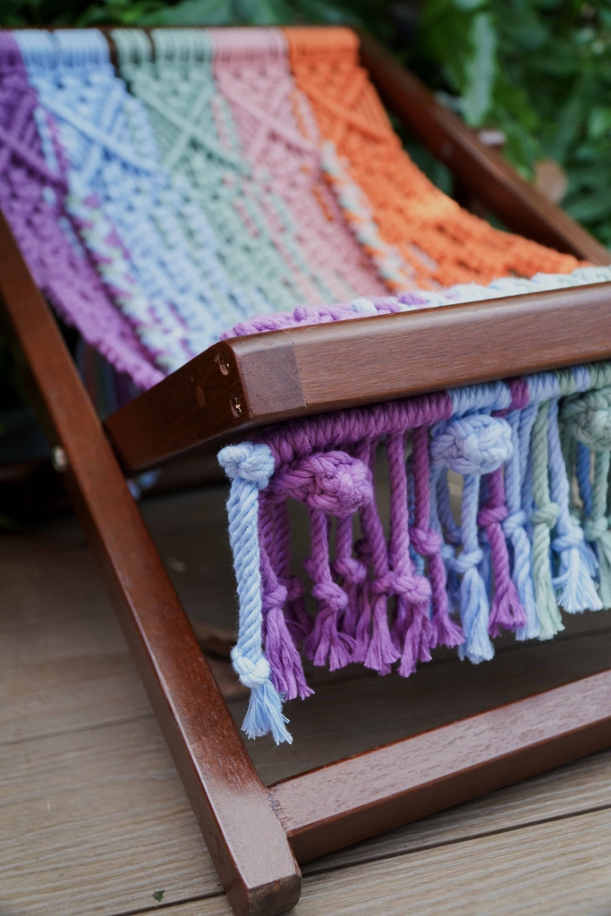 Rivius Prisma – Ghế Macrame Gỗ Gấp Đan Thủ Công Sắc Cầu Vồng Cỡ Nhỏ