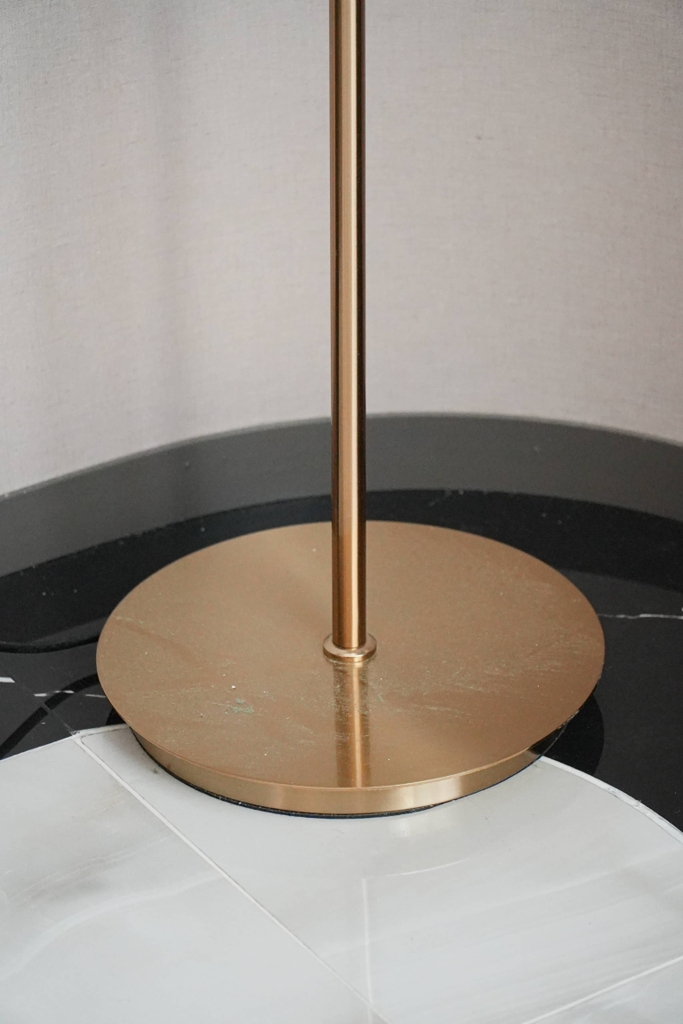 Rivius Varo – Đèn Sàn Điêu Khắc Ánh Sáng Xếp Tầng