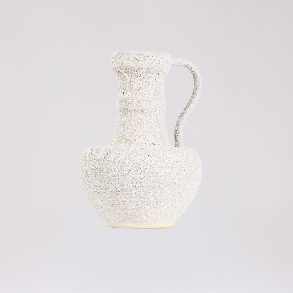 Rivius Vulkara – Bình Gốm Sần Dáng Vò Có Tay Cầm Cổ Điển