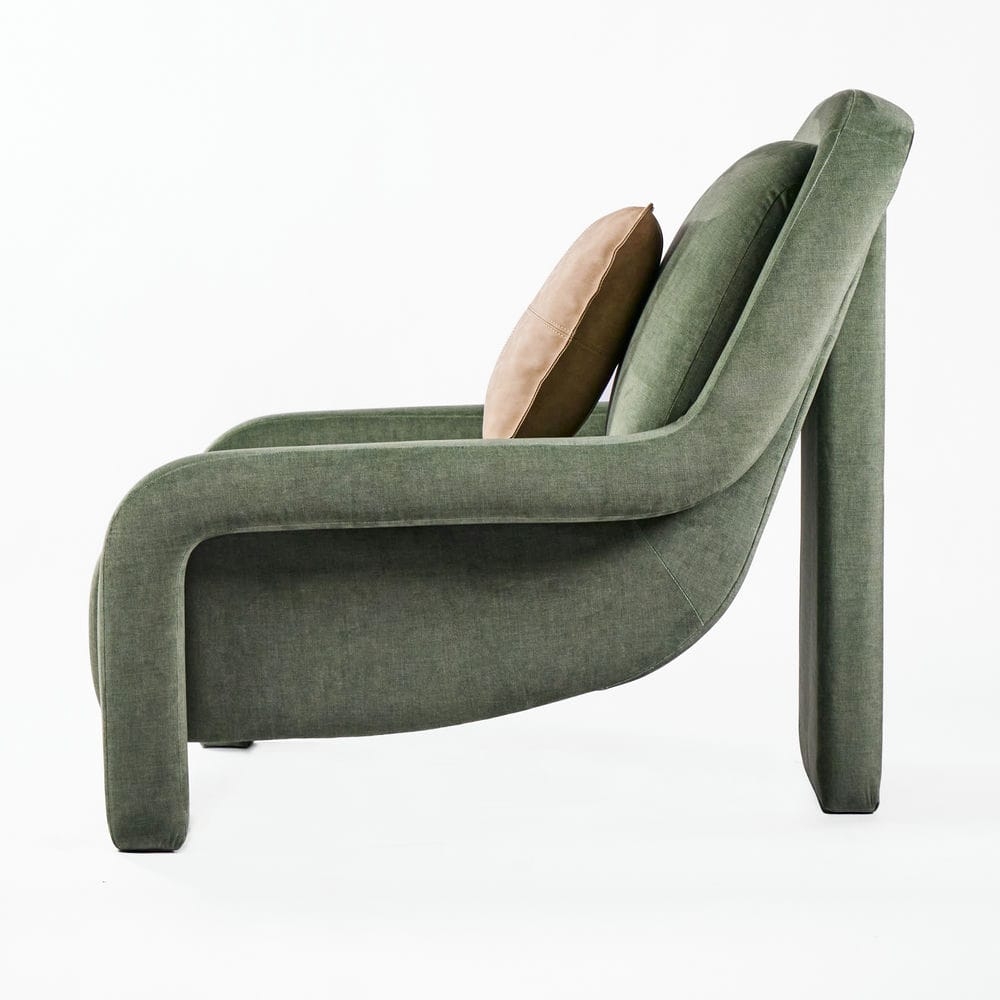 Rivius Pavona – Ghế Bành Điêu Khắc Bọc Vải Màu Xanh Rêu