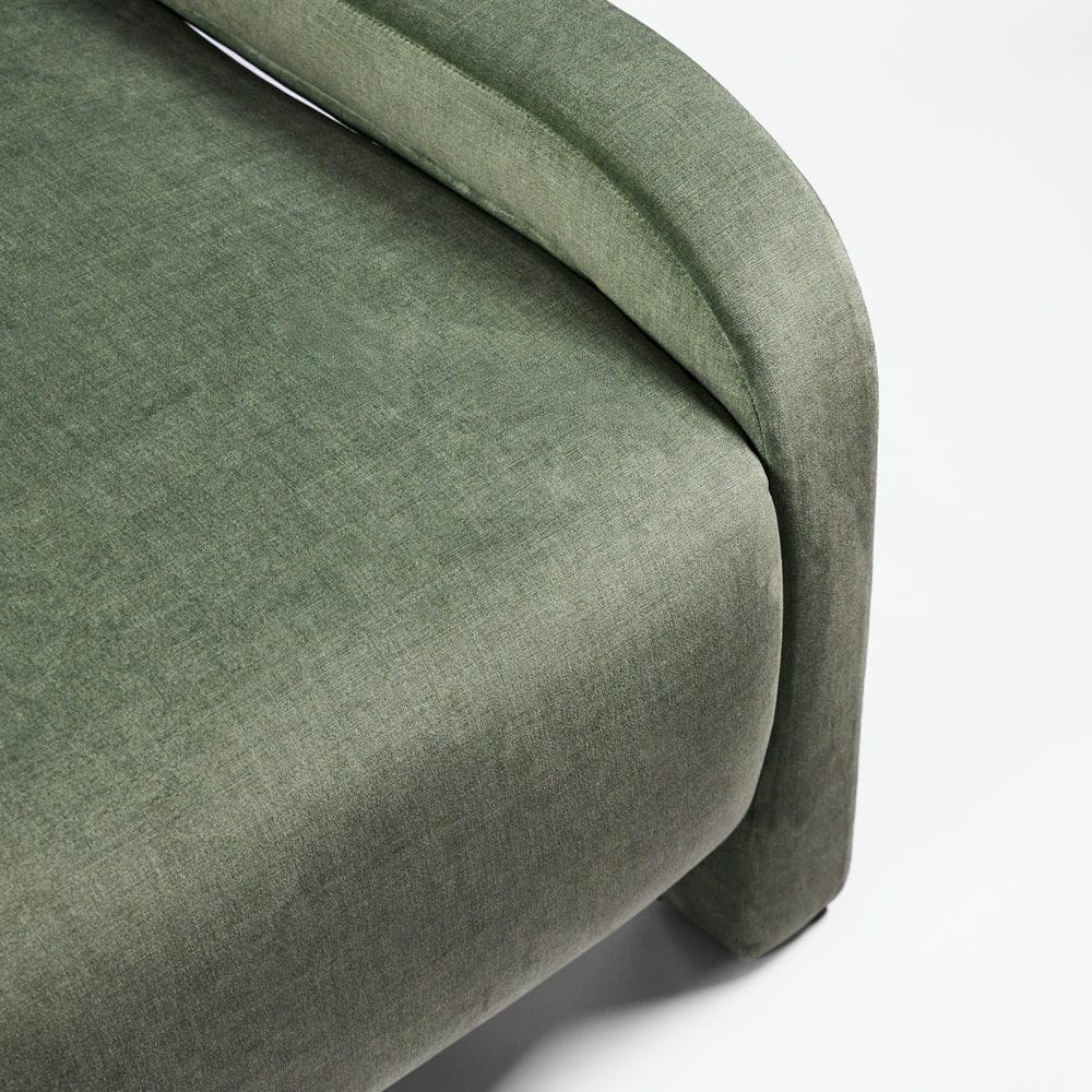 Rivius Pavona – Ghế Bành Điêu Khắc Bọc Vải Màu Xanh Rêu