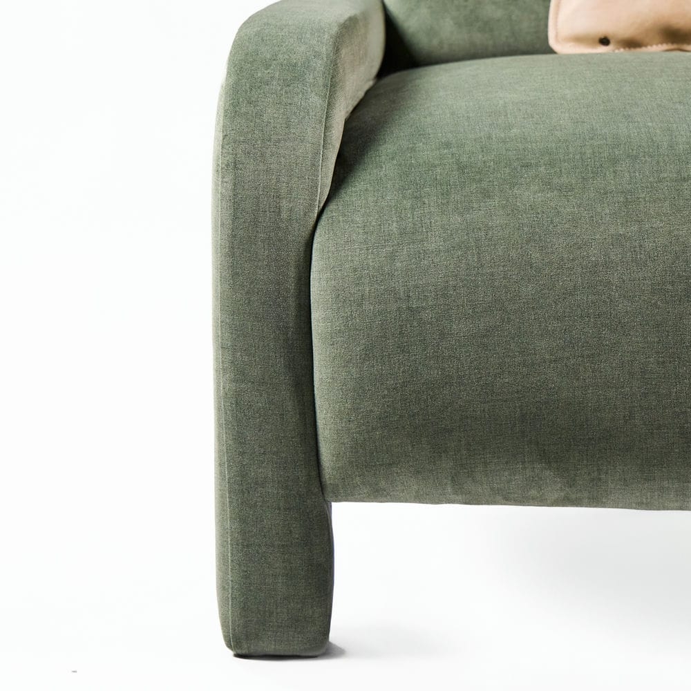 Rivius Pavona – Ghế Bành Điêu Khắc Bọc Vải Màu Xanh Rêu