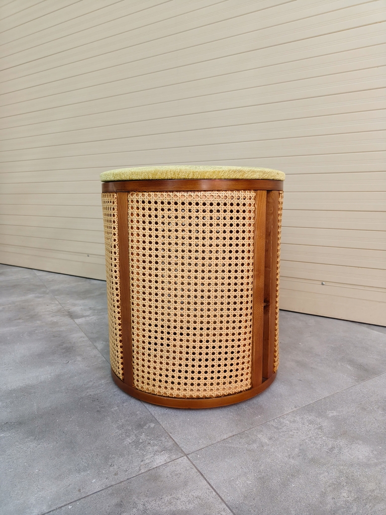 Rivius Canveround – Ghế Đôn Nhung Với Mây Đan Dáng Tròn