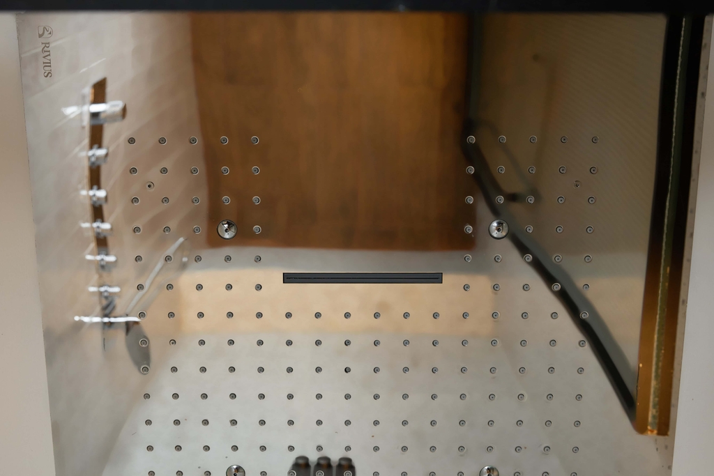 Rivius Aquanova – Bộ Vòi Sen Sắc Bạc Với Bảng Điều Khiển Hiện Đại