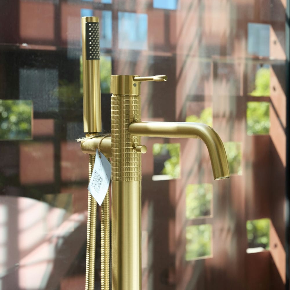 Rivius Dorvia – Vòi Bồn Tắm Sắc Vàng Sang Trọng