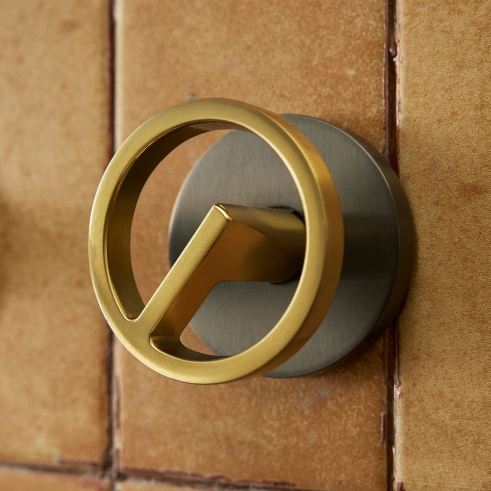 Rivius Onytwirl – Vòi Rửa Sắc Tối Với Tay Xoay Đôi Độc Đáo