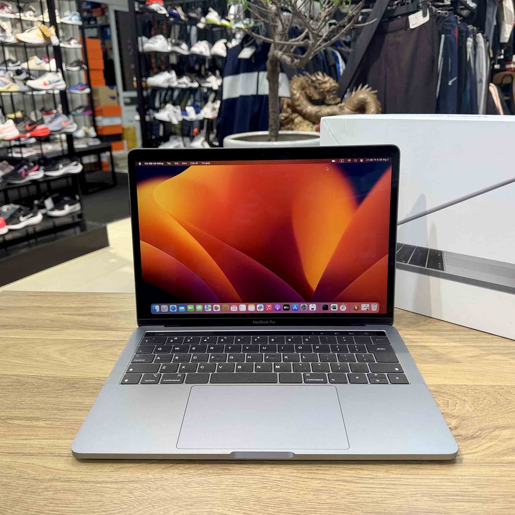 【Đã qua sử dụng】Apple MacBook Pro 2017 - Core i5-7360U | 8GB | 256GB Touch Bar - Màu bạc |  JapanSport