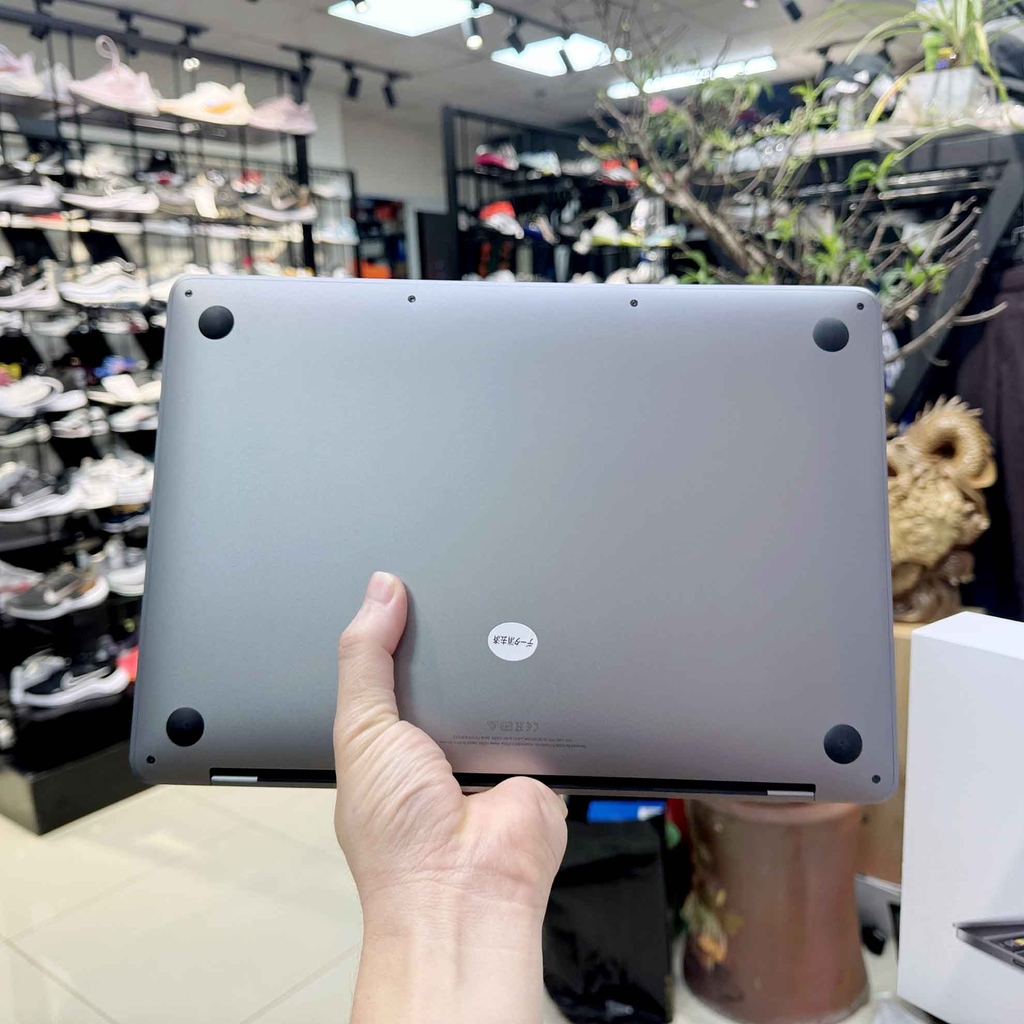【Đã qua sử dụng】Apple MacBook Pro 2017 - Core i5-7360U | 8GB | 256GB Touch Bar - Màu bạc |  JapanSport