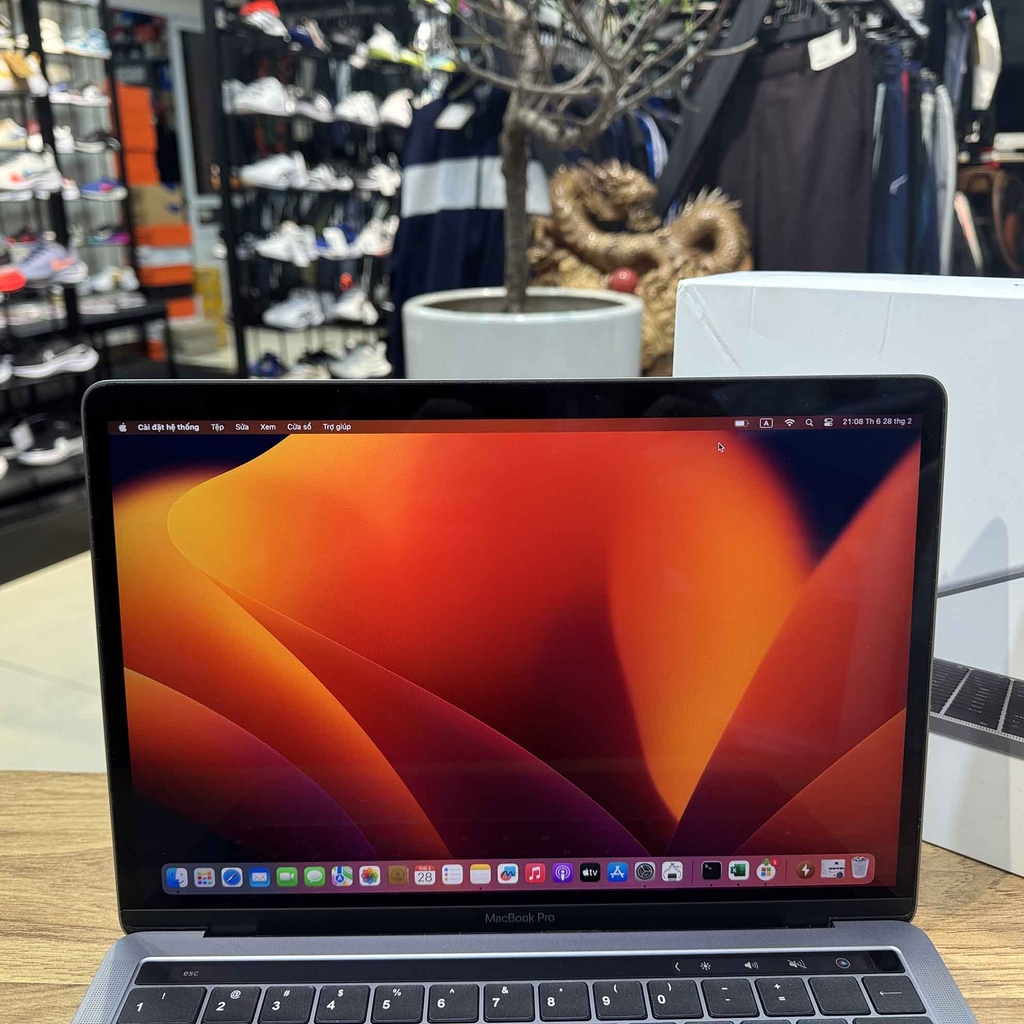 【Đã qua sử dụng】Apple MacBook Pro 2017 - Core i5-7360U | 8GB | 256GB Touch Bar - Màu bạc |  JapanSport