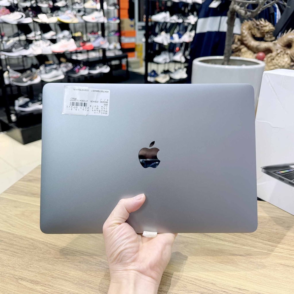 【Đã qua sử dụng】Apple MacBook Pro 2017 - Core i5-7360U | 8GB | 256GB Touch Bar - Màu bạc |  JapanSport