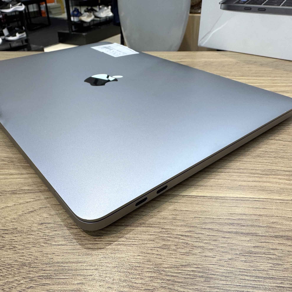 【Đã qua sử dụng】Apple MacBook Pro 2017 - Core i5-7360U | 8GB | 256GB Touch Bar - Màu bạc |  JapanSport