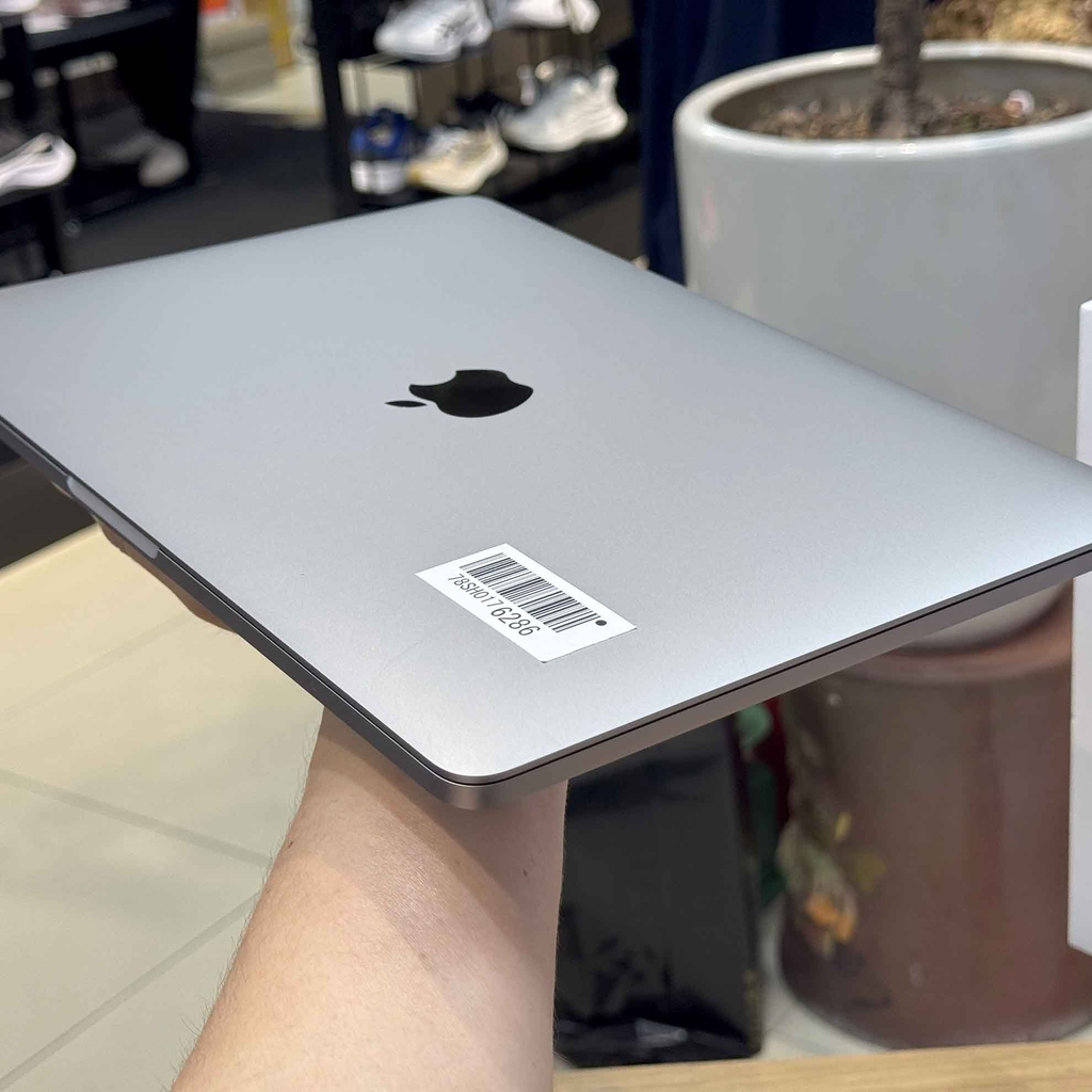 【Đã qua sử dụng】Apple MacBook Pro 2017 - Core i5-7360U | 8GB | 256GB Touch Bar - Màu bạc |  JapanSport