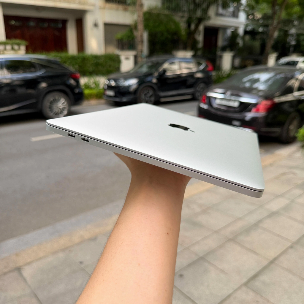 【Đã qua sử dụng】Apple MacBook Pro 2017 - Core i5-7360U | 8GB | 512GB - Màu bạc |  JapanSport