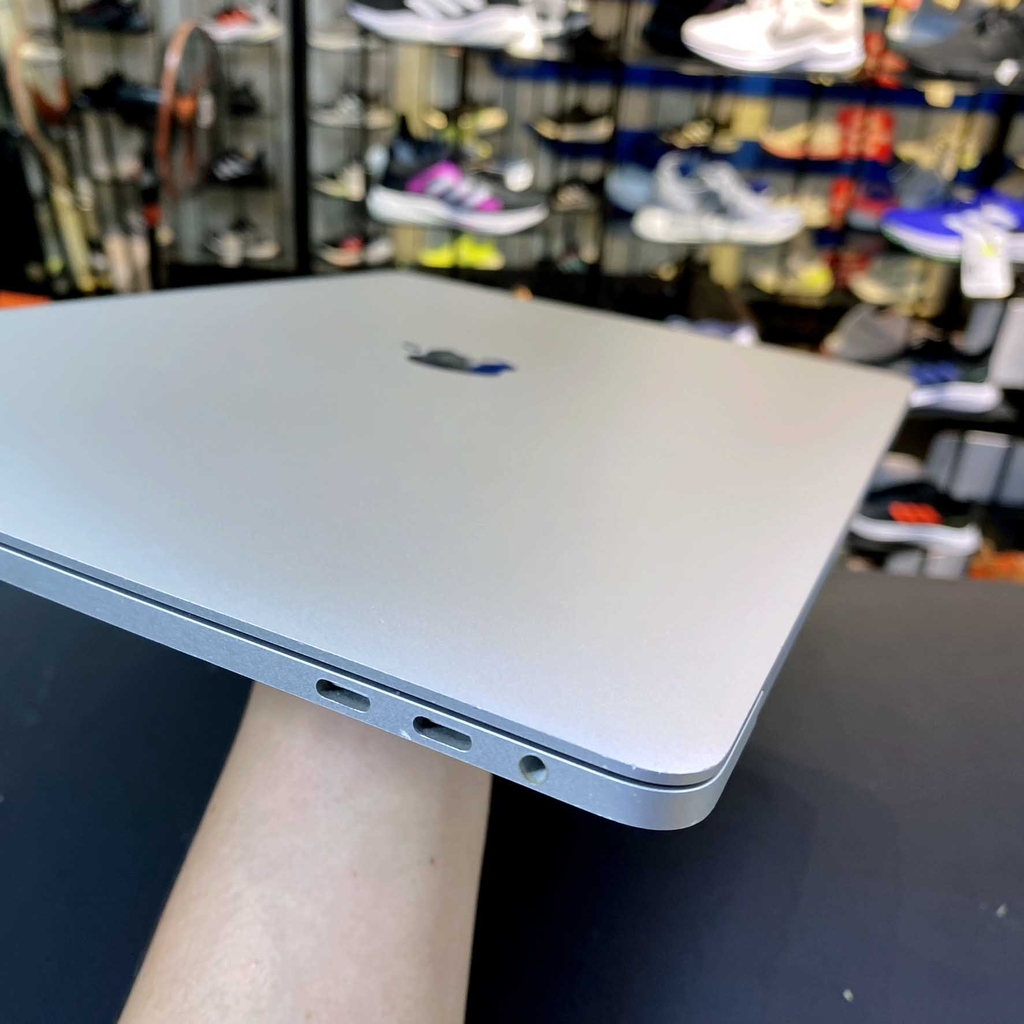 【Đã qua sử dụng】Apple MacBook Pro 2018 15 inch - Core i7 | RAM 16Gb | SSD 512 GB - Bạc | JapanSport