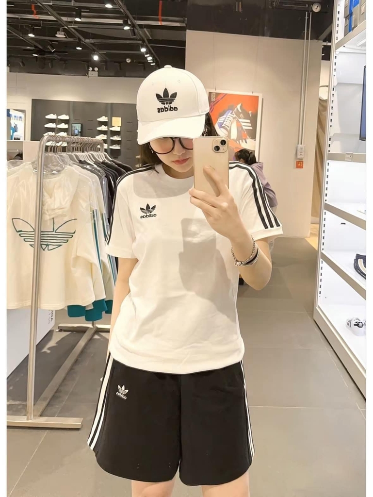 Quần Shorts Adidas Nữ Chính Hãng - ADICOLOR CLASSICS POPLIN SHORTS - Đen | JapanSport HC2045