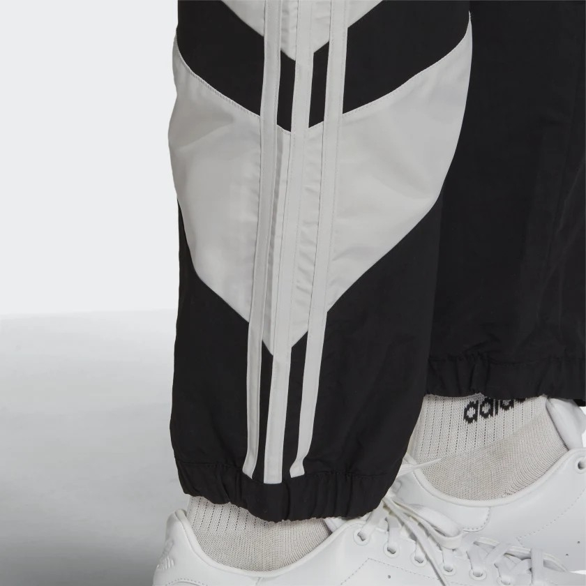 Quần Adidas Nam Chính Hãng - SPRT SHARK WOVEN TRACK PANTS - Đen | JapanSport H06758