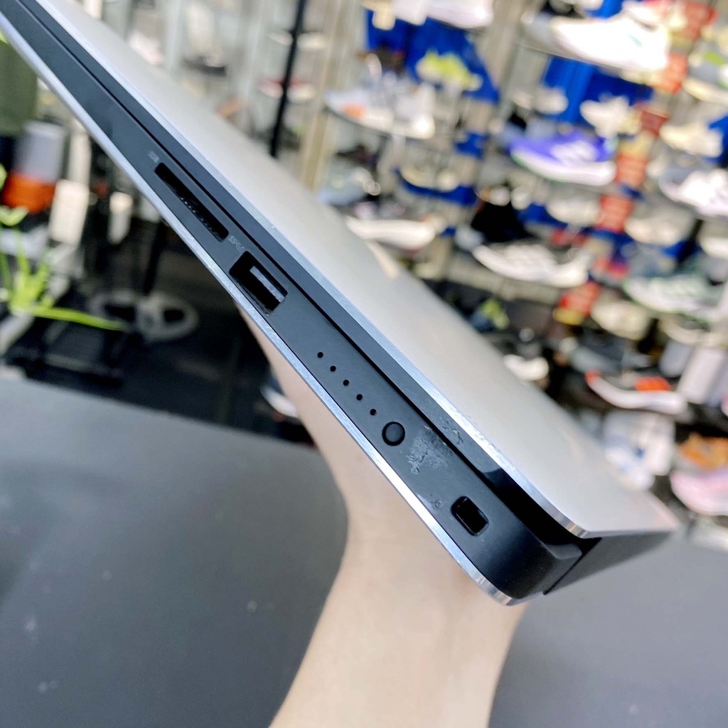 【Đã qua sử dụng】Dell Precision 5530 15 inch FHD Xeon E-2176M 2.70GHz  | RAM 16GB | SSD 512GB Quadro P1000 - Đen |  JapanSport