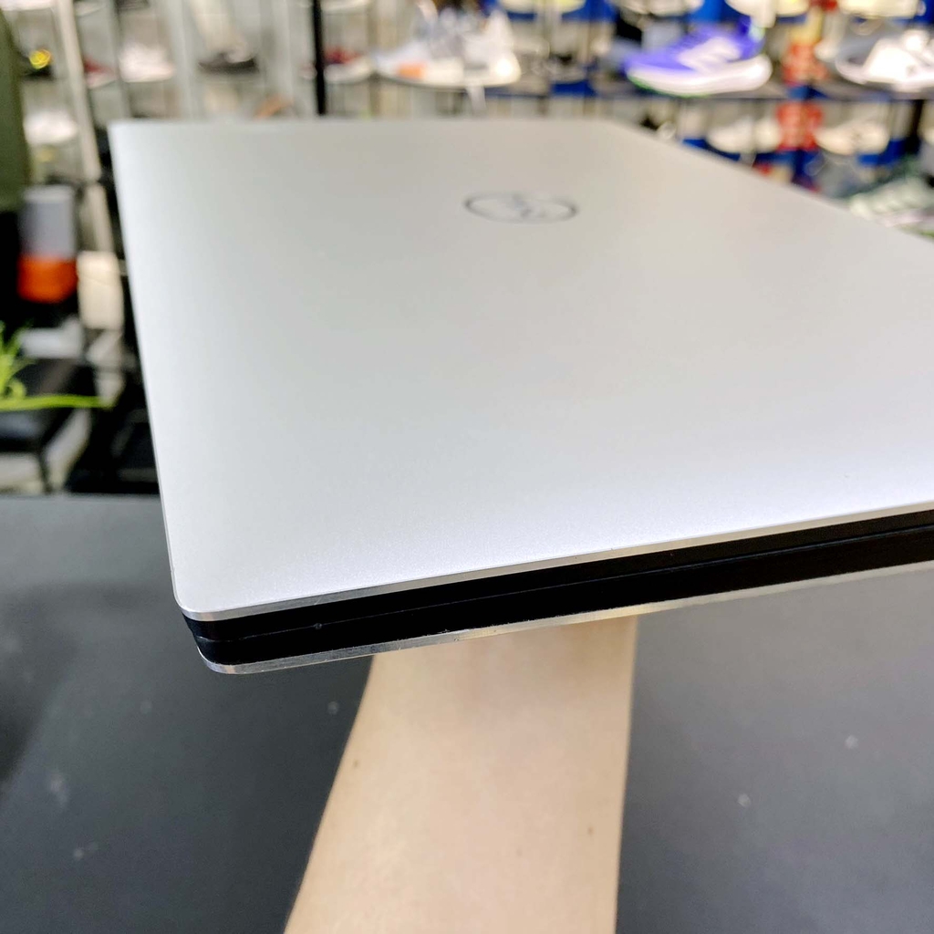 【Đã qua sử dụng】Dell Precision 5530 15 inch FHD Xeon E-2176M 2.70GHz  | RAM 16GB | SSD 512GB Quadro P1000 - Đen |  JapanSport