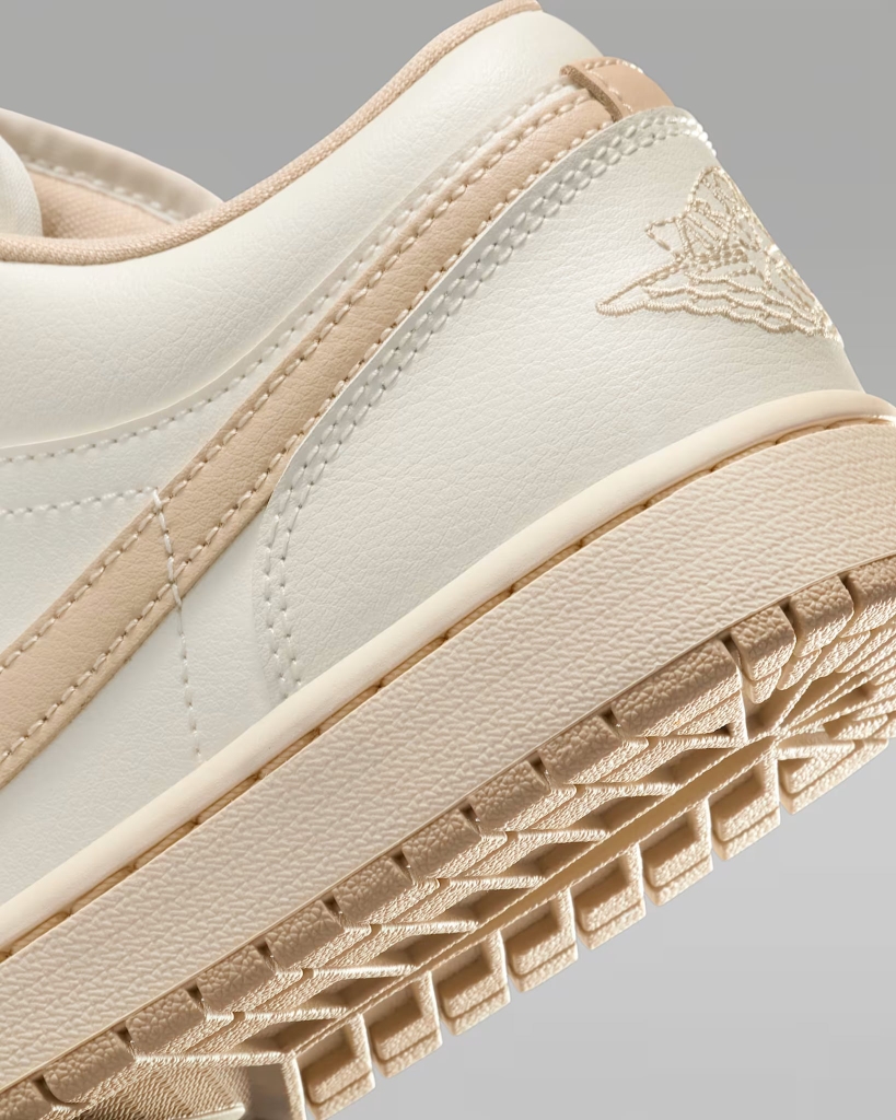 Giày Nike Nữ Chính Hãng - Air Jordan 1 Low - Màu Vàng | JapanSport DC0774-112