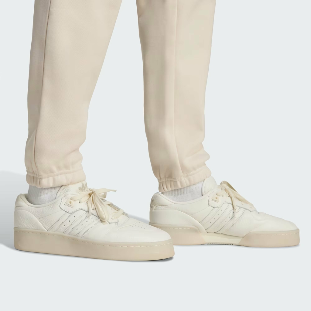 Bộ thể thao Adidas Chính Hãng - Trefoil Essentials Crew - Màu Be | JapanSport JW3526+KA0649