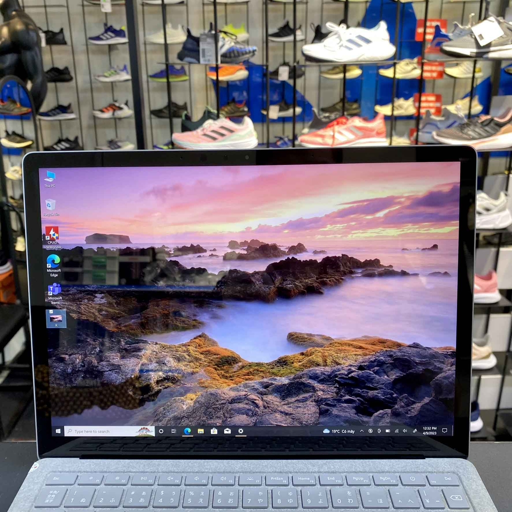 【Đã qua sử dụng】Surface Laptop 2 13.5 Inch Core i5 8250U 1.6GHz | 8GB | 256GB - Bạc |  JapanSport