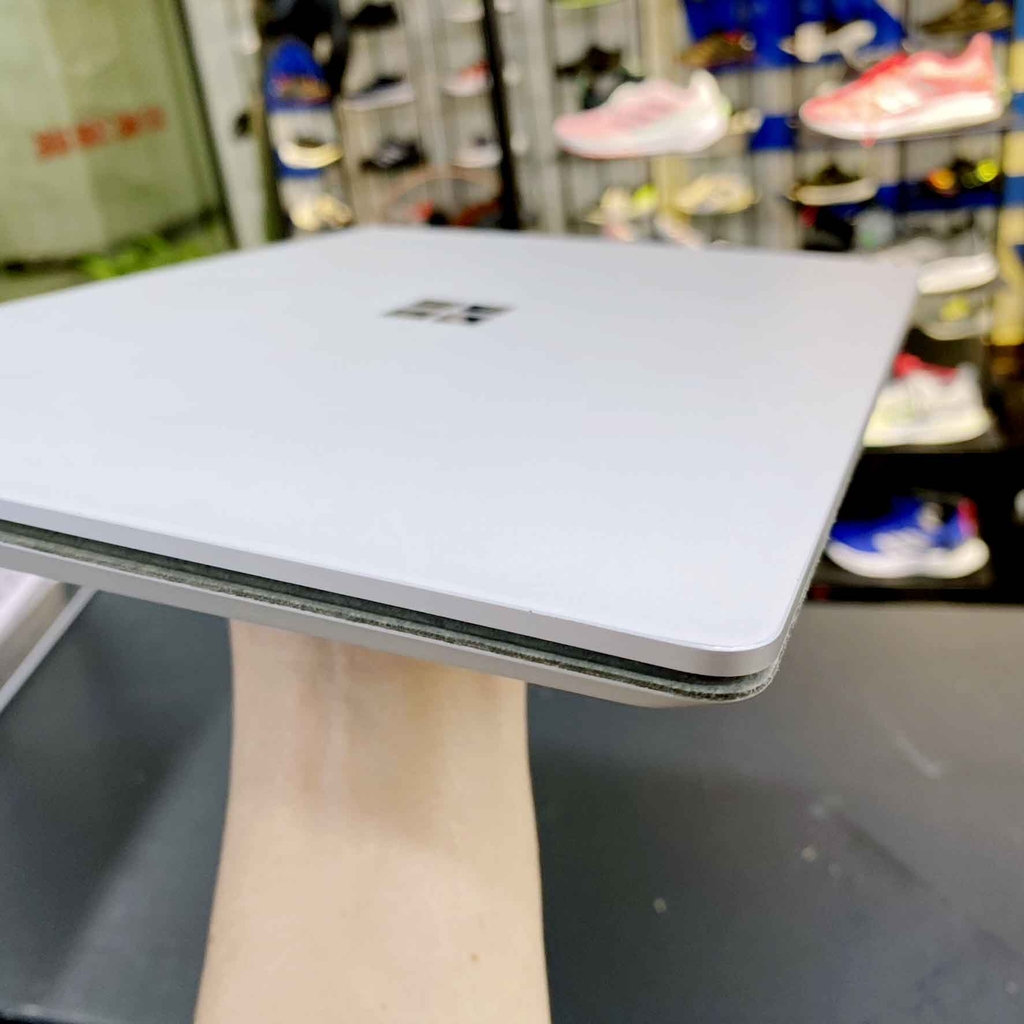 【Đã qua sử dụng】Surface Laptop 2 13.5 Inch Core i5 8250U 1.6GHz | 8GB | 256GB - Bạc |  JapanSport