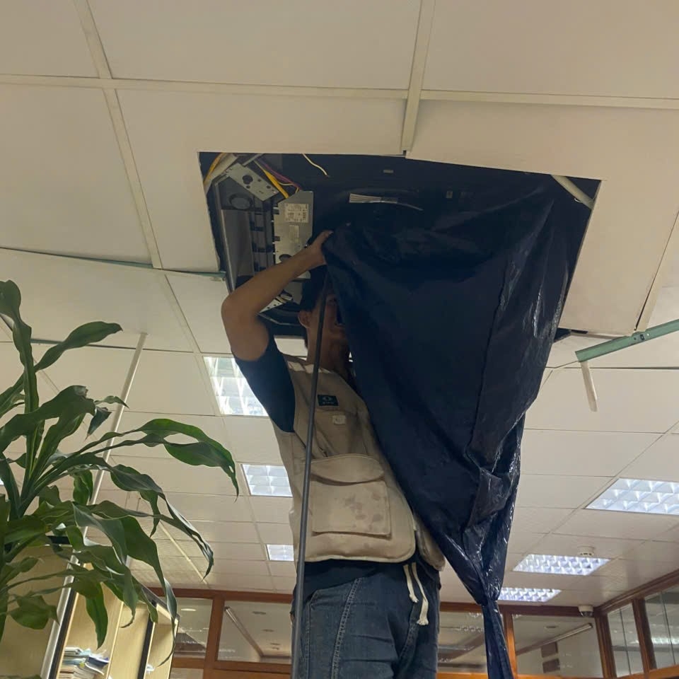 dna-hvac-don-vi-bao-duong-ve-sinh-dieu-hoa-am-tran-uy-tin