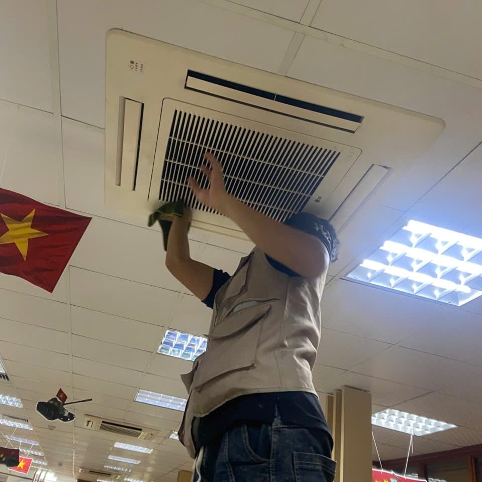 bao-duong-ve-sinh-dieu-hoa-am-tran-cassete