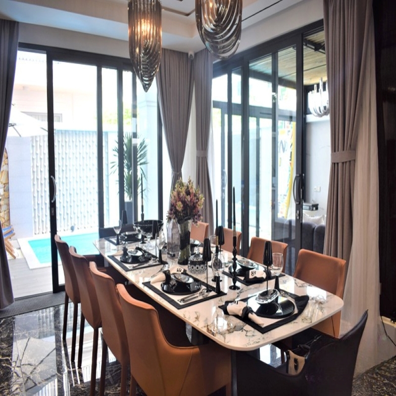 cửa phòng khách villa