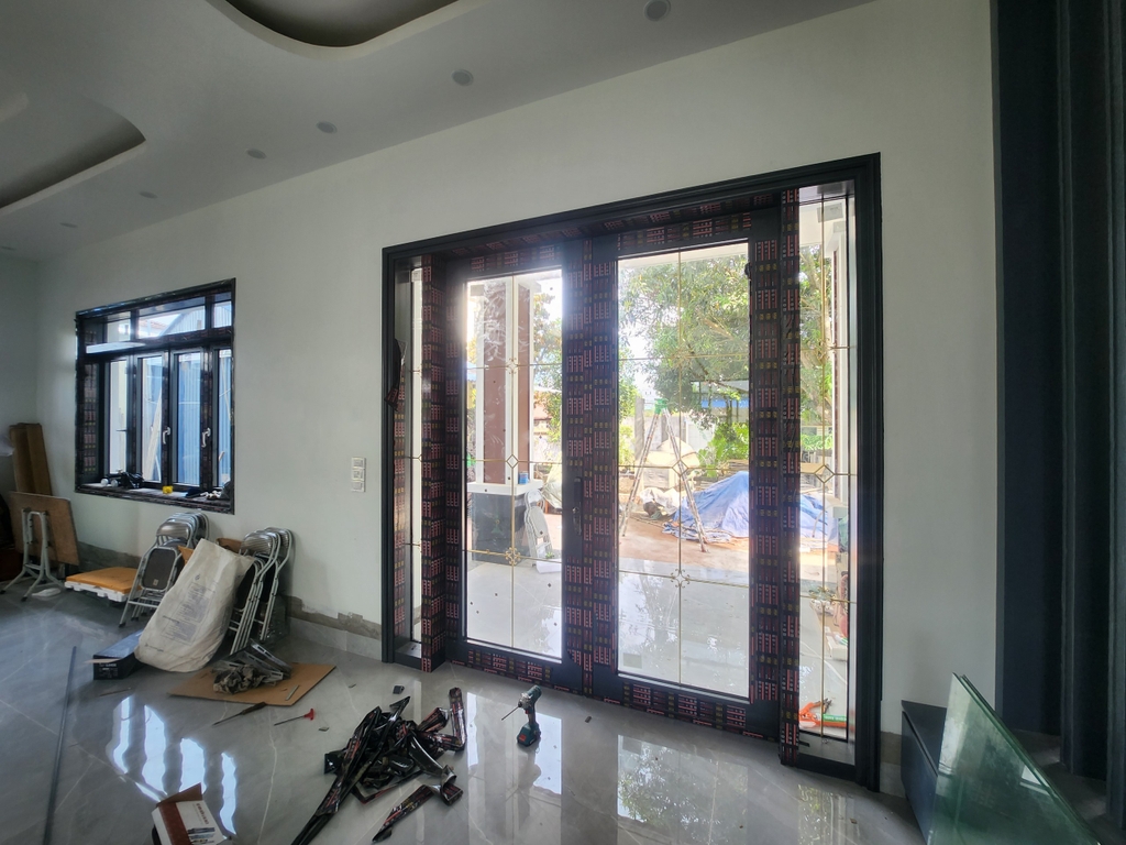 cửa chính mặt trong