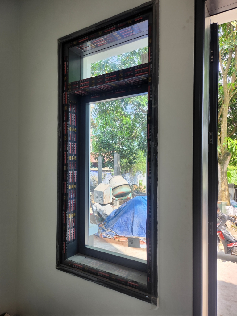 cửa sổ phụ