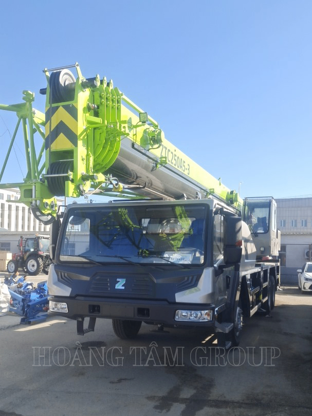 XE CẨU BÁNH LỐP 25 TẤN ZOOMLION ZTC250A562-3.1