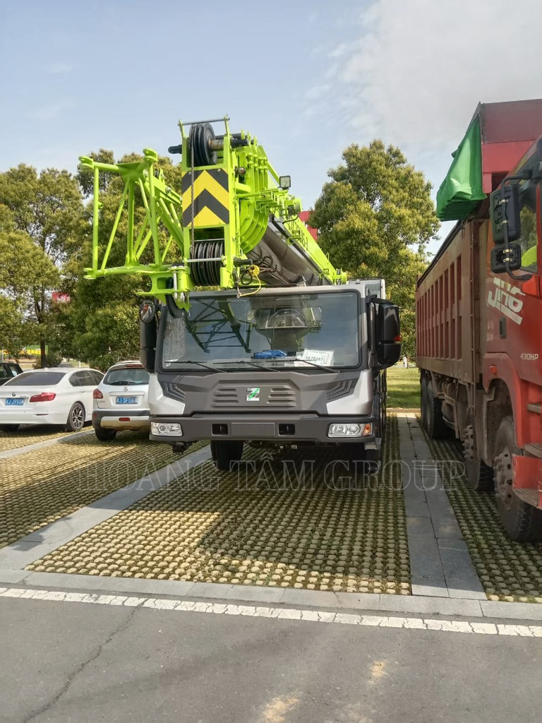 XE CẨU BÁNH LỐP 25 TẤN ZOOMLION ZTC250A562-3.1