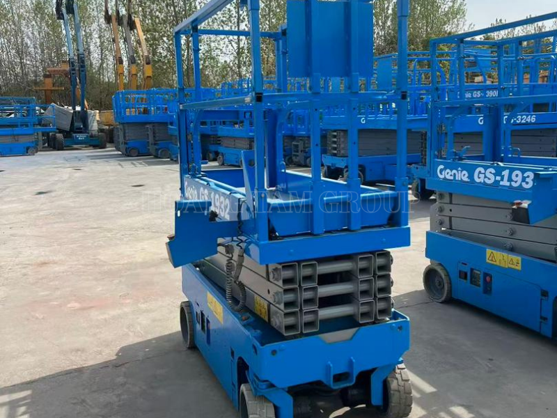 Xe Nâng Người Cắt Kéo GENIE GS-1932 - Chiều Cao Làm Việc 8m - Đời 2018