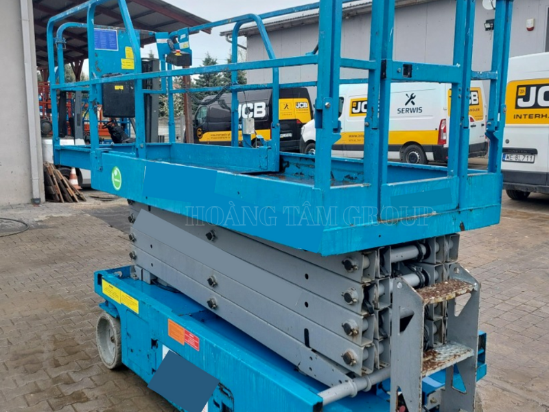 Cho thuê xe nâng người cắt kéo GS-3246 - Chiều cao làm việc 12m