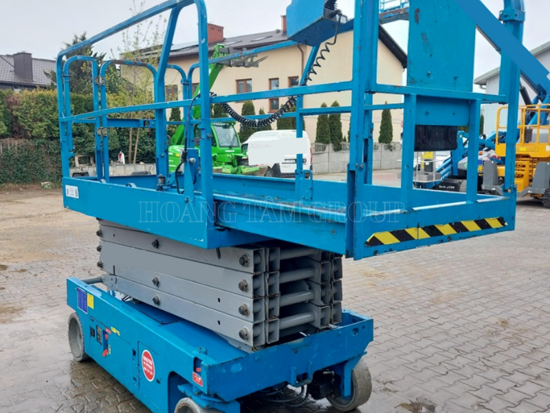 Cho thuê xe nâng người cắt kéo GS-3246 - Chiều cao làm việc 12m