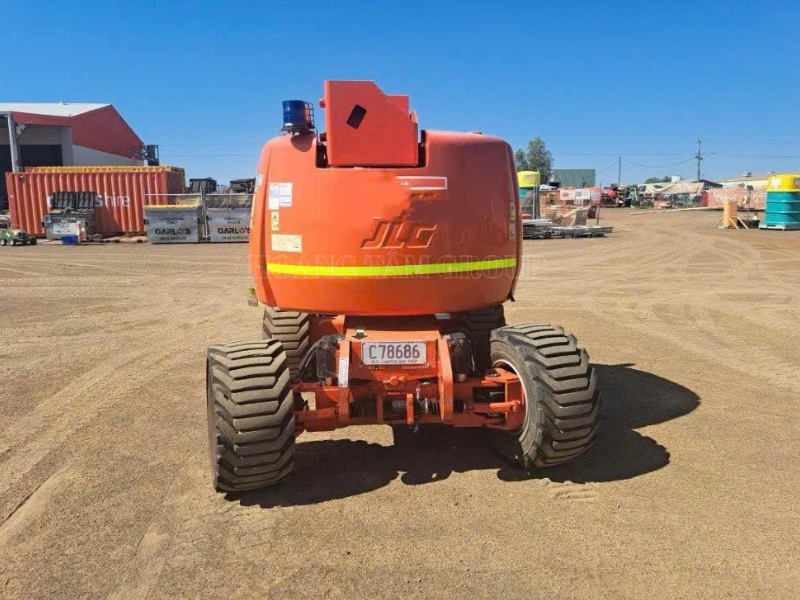 Cho thuê xe nâng người Boom Lift JLG 450AJ - Chiều cao làm việc 16m