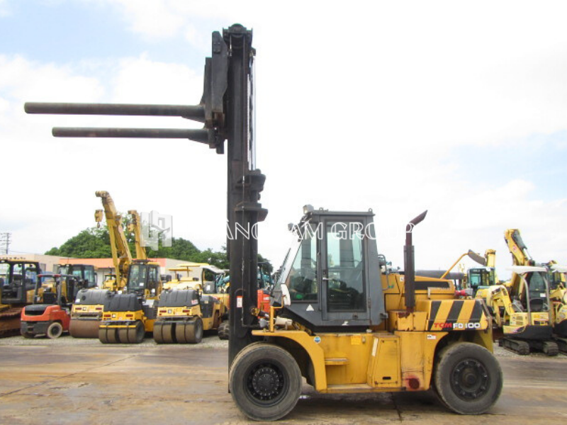XE NÂNG HÀNG TCM FD100-3HEX - ĐỜI 2010 - NHẬP KHẨU NHẬT BẢN
