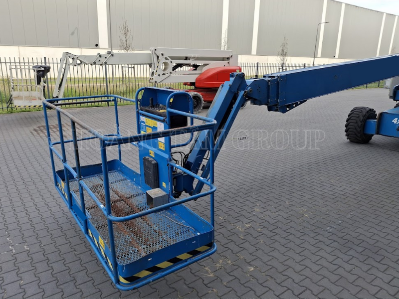 Cho thuê xe nâng người S-Boom Genie S-85 - Chiều cao làm việc 27m