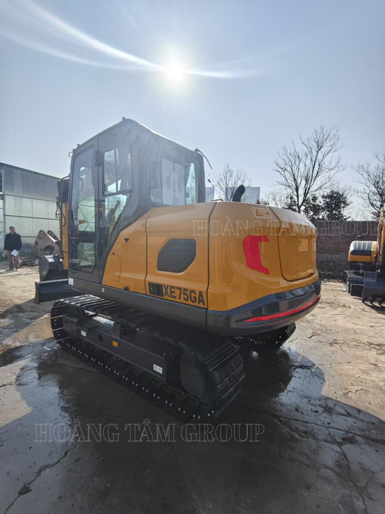 MÁY XÚC BÁNH XÍCH XCMG XE75GA Mới 100%