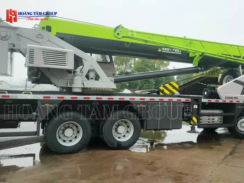 XE CẨU BÁNH LỐP 25 TẤN ZOOMLION ZTC250A562-3.1