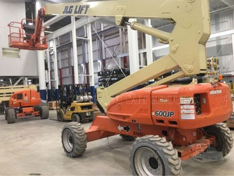 Cho thuê xe nâng người Boom Lift JLG E600JP - Chiều cao làm việc 20m