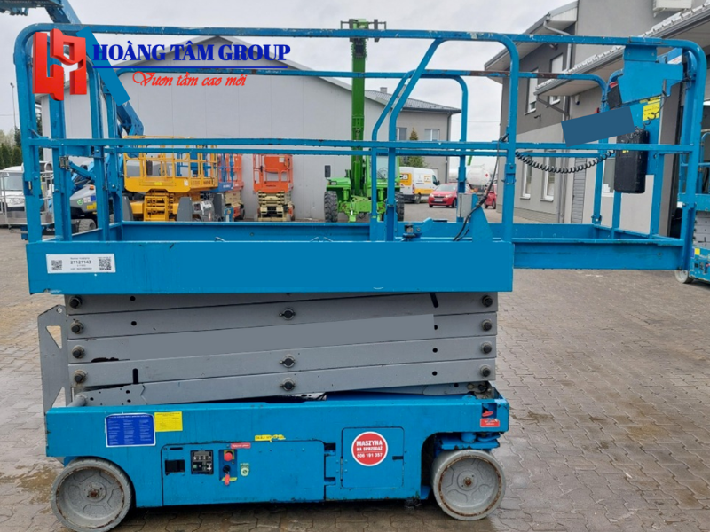 Xe nâng người cắt kéo Genie GS 3246 - Chiều cao làm việc 12 m - Đời 2013