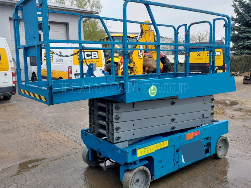 Xe nâng người cắt kéo Genie GS 3246 - Chiều cao làm việc 12 m - Đời 2013